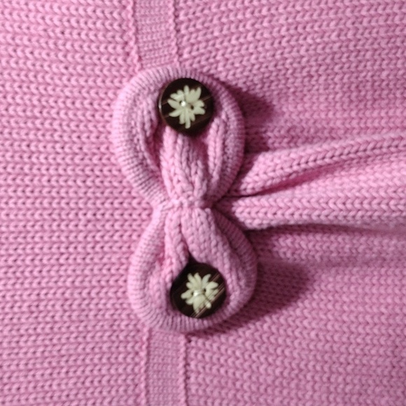 Girl’s Pink Sweater Short Sleeves, 2 pockets 3 Designed Buttons, Kids Size S(4) - Picture 7 of 7